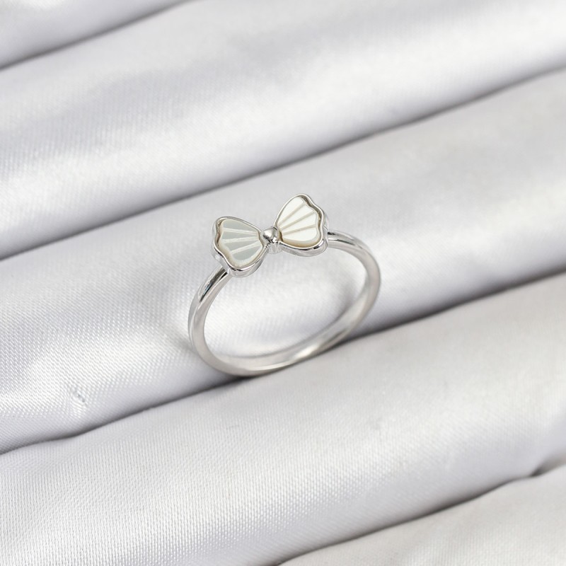 Pirinç Gümüş Renk Fiyonk Model Kadın Yüzük