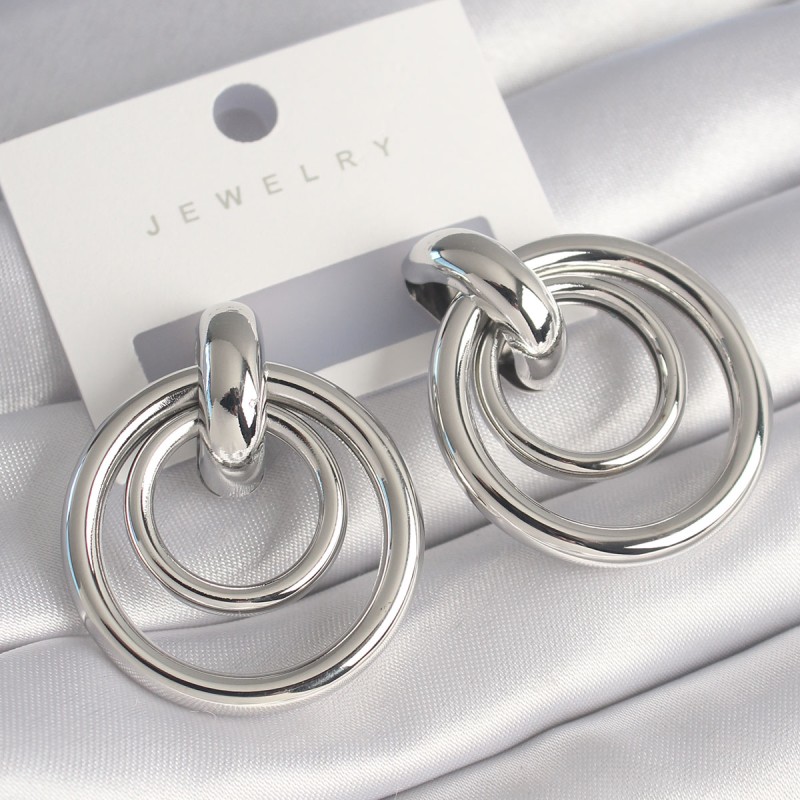 Pirinç Gümüş Renk Halka Model Kadın Küpe