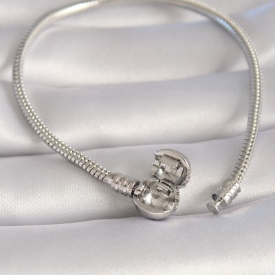 Pirinç Gümüş Renk İşleme Detay Charm Model Kadın Bileklik