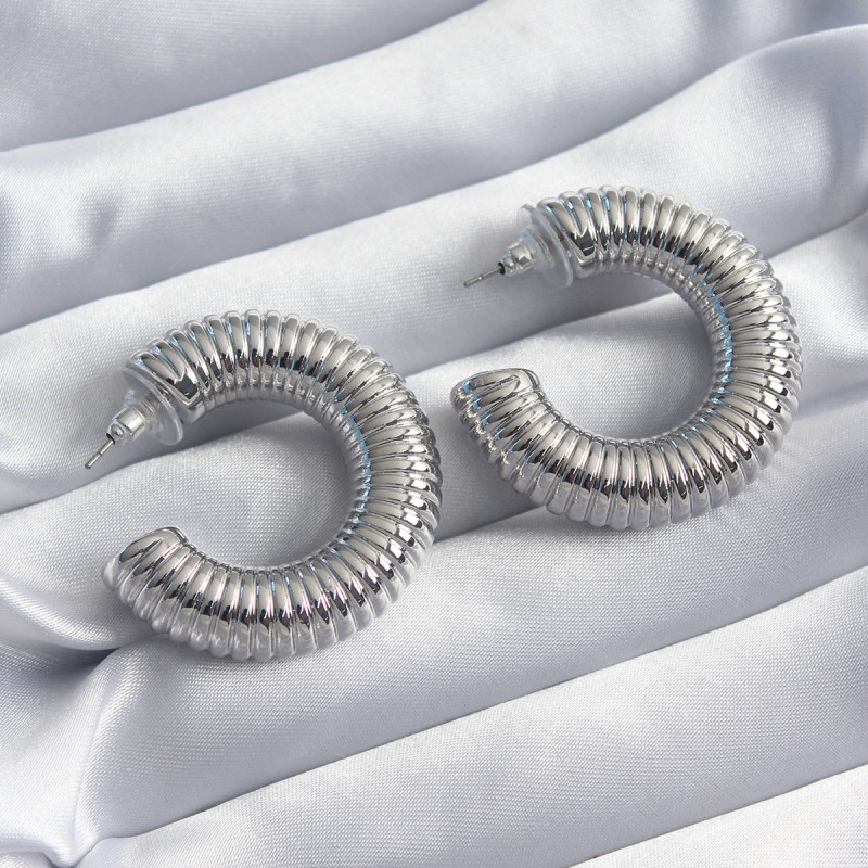 Pirinç Gümüş Renk İşleme Halka Model Kadın Küpe