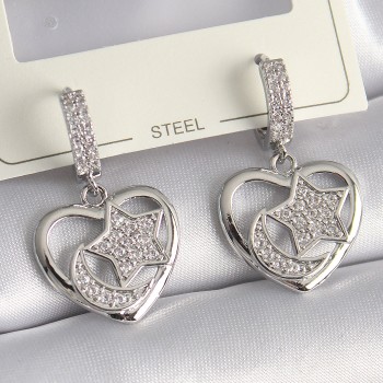 Pirinç Gümüş Renk Kalp Model Zirkon Taşlı Ay Yıldız İşlemeli Kadın Küpe