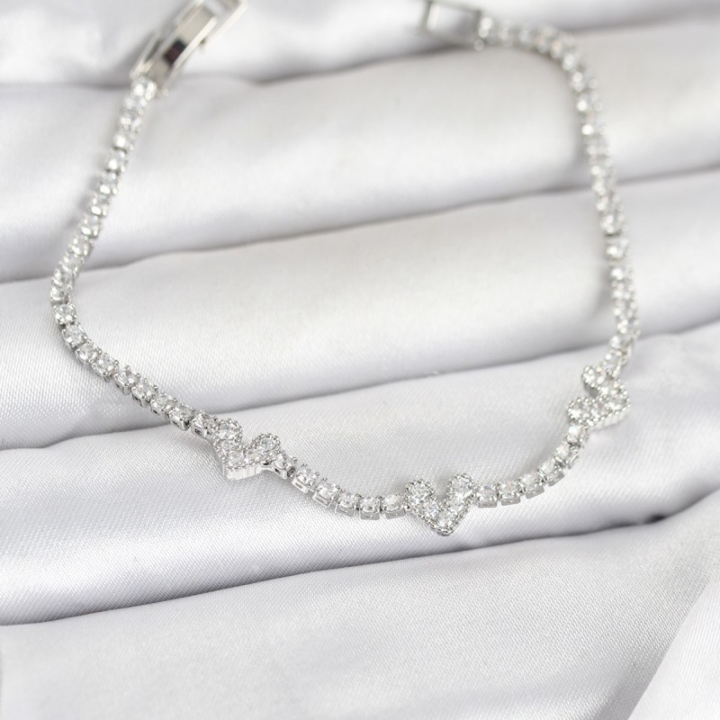 Pirinç Gümüş Renk Kalp Model Zirkon Taşlı Su Yolu Kadın Bileklik