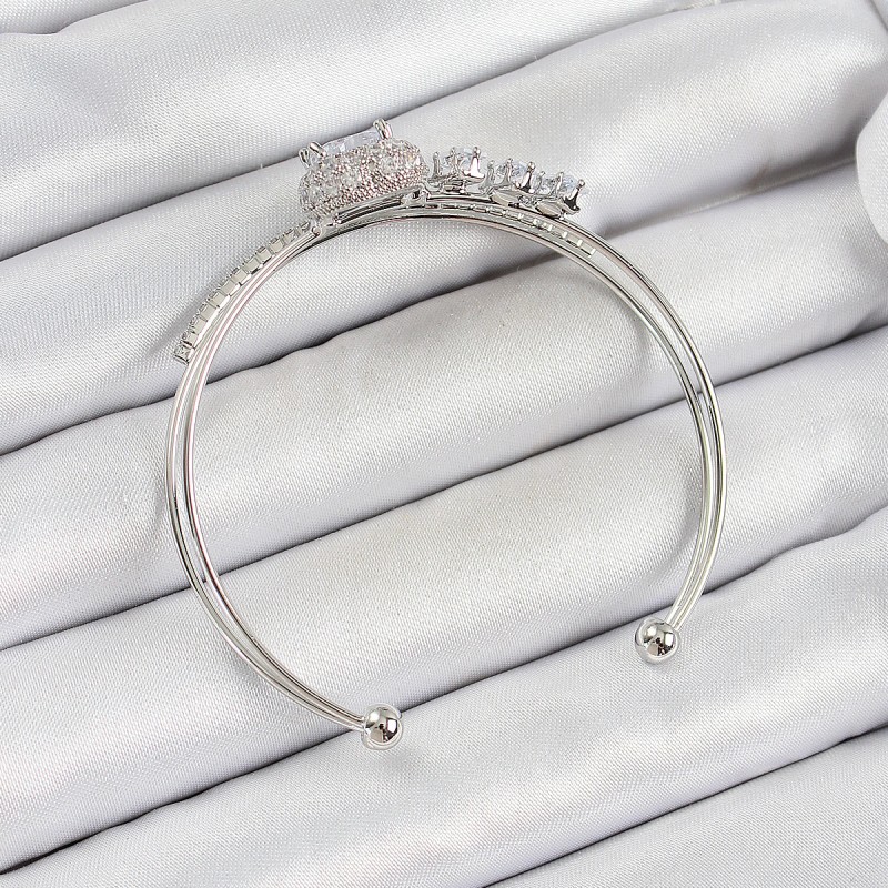 Pirinç Gümüş Renk Kalpli Zirkon Taşlı Kadın Bileklik