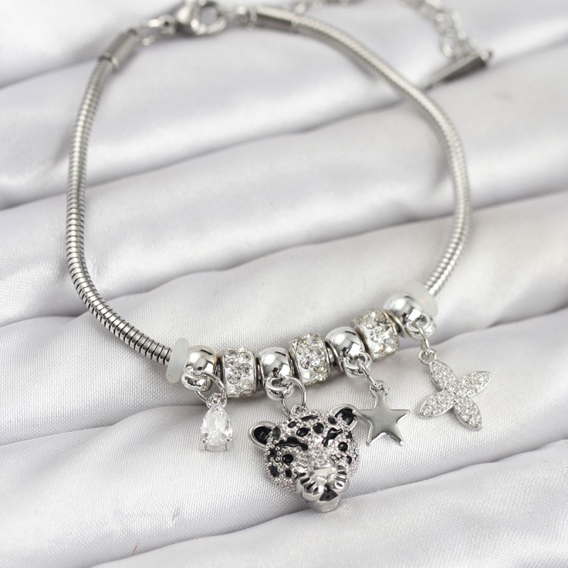 Pirinç Gümüş Renk Kaplan Model Charmlı Kadın Bileklik