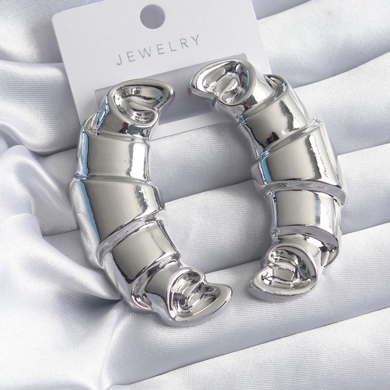 Pirinç Gümüş Renk Kruvasan Model Kadın Küpe