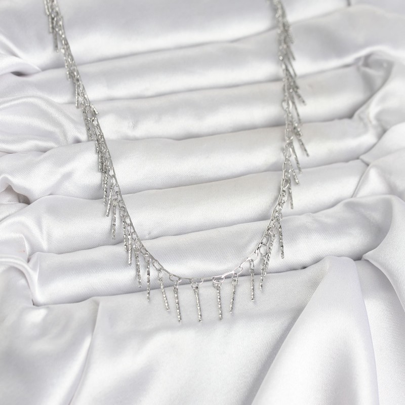 Pirinç Gümüş Renk Saçaklı Model Kadın Kolye