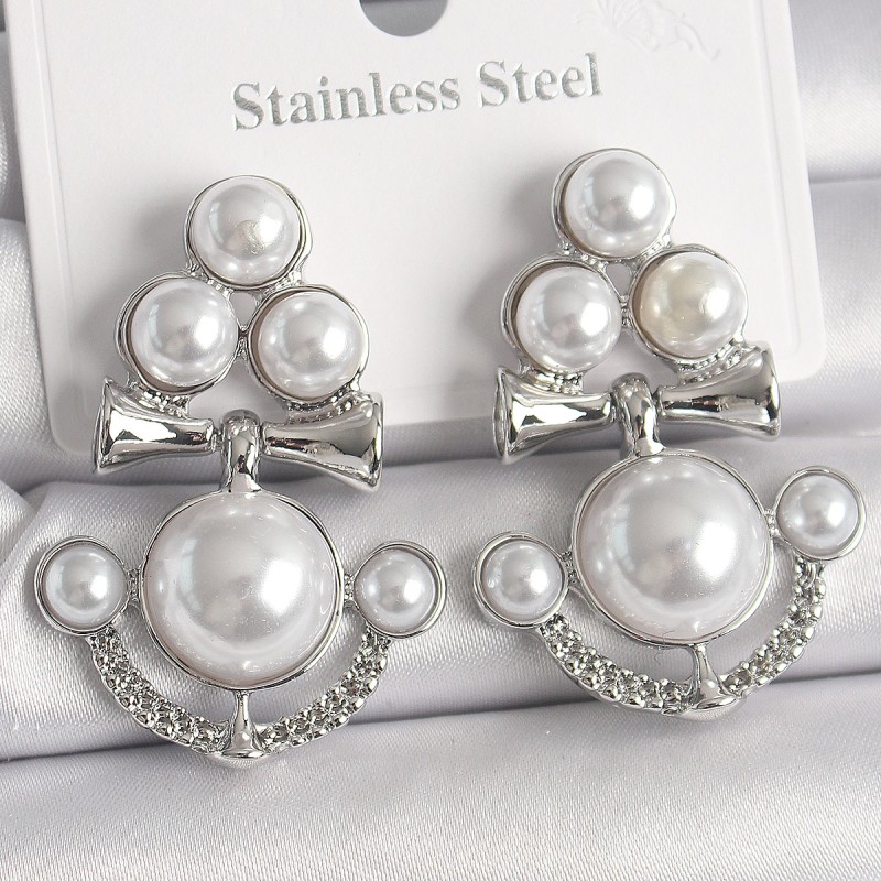 Pirinç Gümüş Renk Sallantı İncili Çapa Model Kadın Küpe