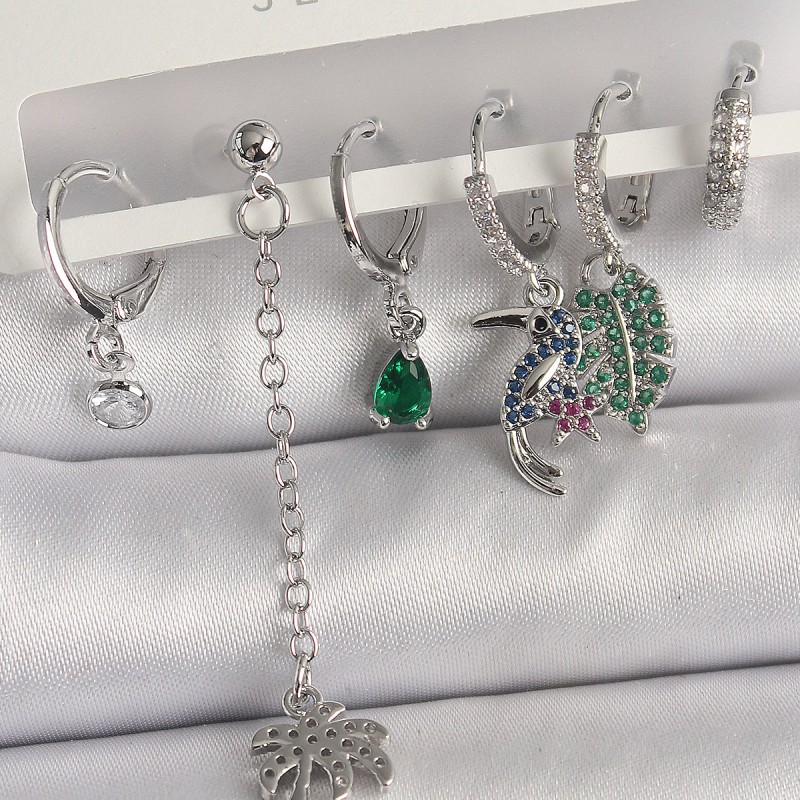 Pirinç Gümüş Renk Sallantı Zirkon Taşlı Ağaç Figür Çoklu Kadın Küpe Seti