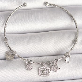 Pirinç Gümüş Renk Sallantı Zirkon Taşlı Ayıcık Figür Taç Detay Charm Kadın Bileklik