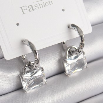 Pirinç Gümüş Renk Sallantı Zirkon Taşlı Çanta Model Kadın Küpe