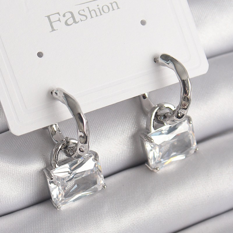 Pirinç Gümüş Renk Sallantı Zirkon Taşlı Çanta Model Kadın Küpe