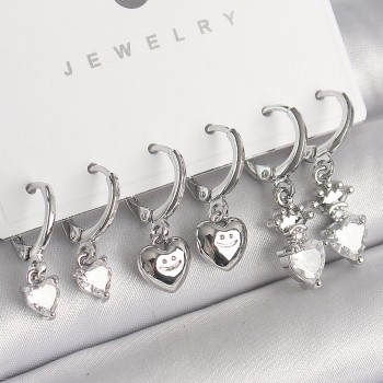 Pirinç Gümüş Renk Sallantı Zirkon Taşlı Kalp Model Taç Detay Kadın Küpe Seti