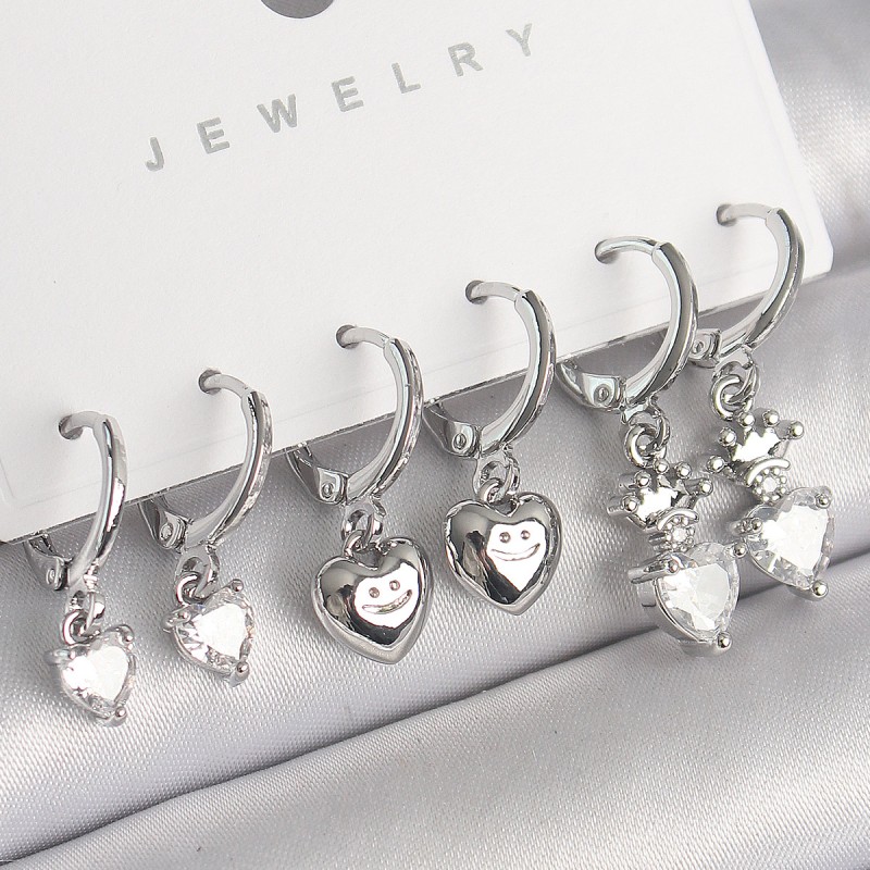 Pirinç Gümüş Renk Sallantı Zirkon Taşlı Kalp Model Taç Detay Kadın Küpe Seti