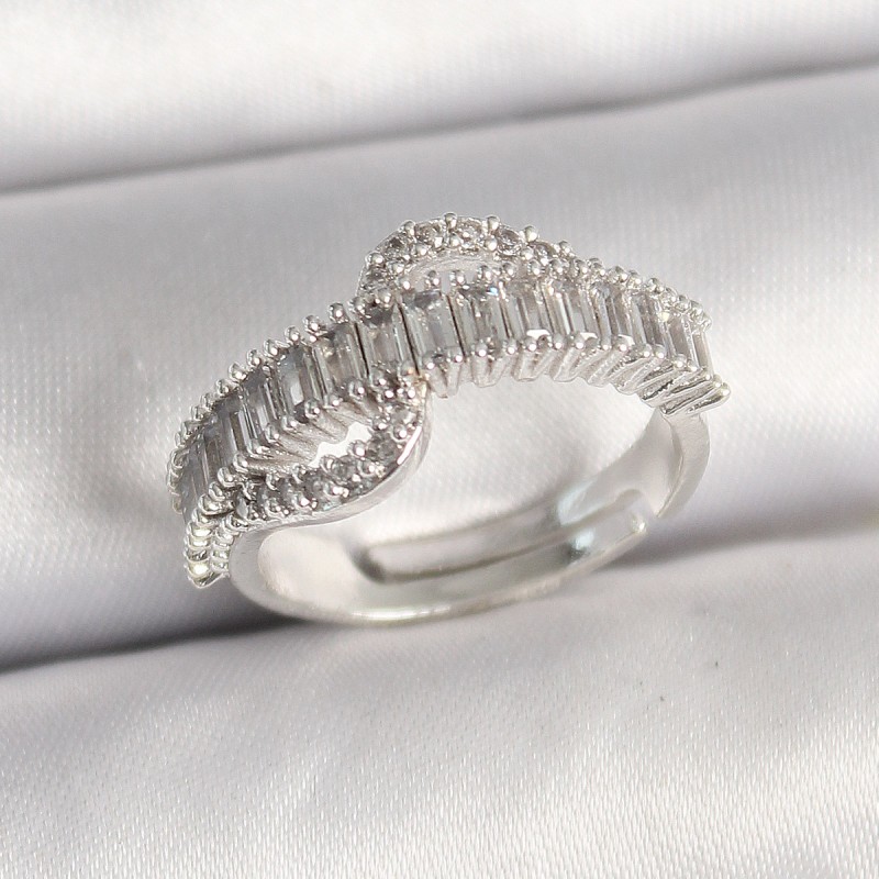 Pirinç Gümüş Renk Su Yolu Zirkon Taşlı Ayarlanabilir Model Kadın Yüzük