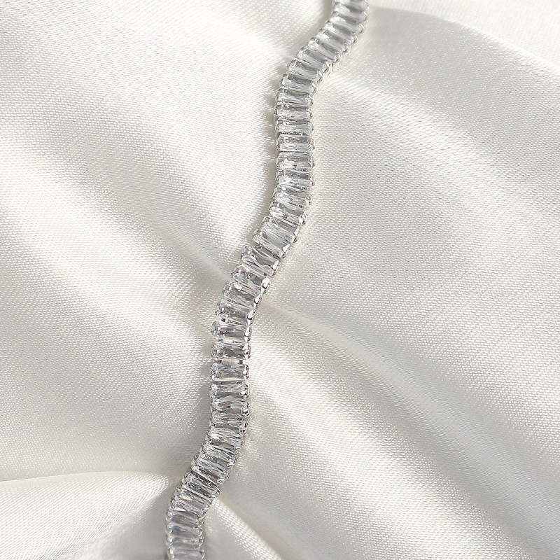 Pirinç Gümüş Renk Su Yolu Zirkon Taşlı Model Kadın Bileklik