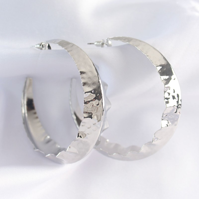 Pirinç Gümüş Renk Yaprak Desenli Halka Küpe