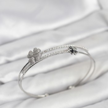 Pirinç Gümüş Renk Yonca Model Kadın Bileklik