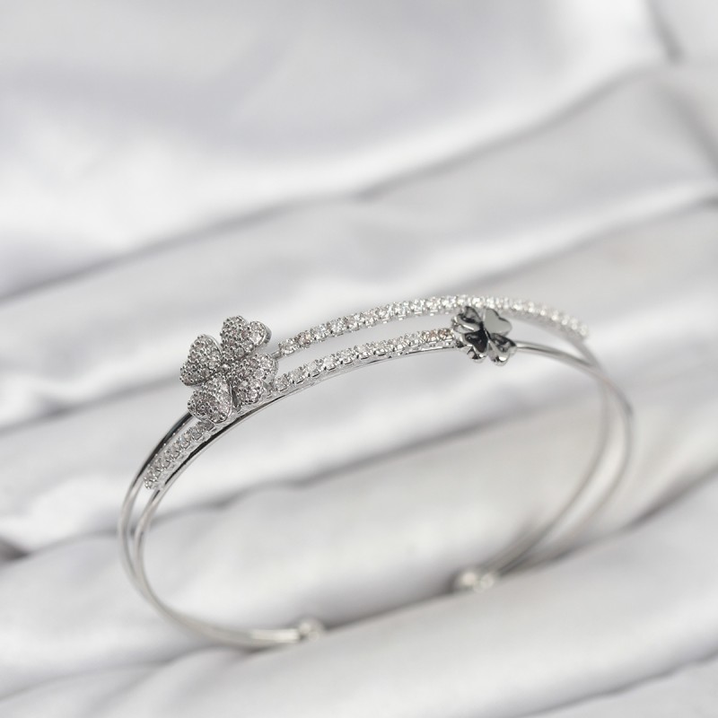 Pirinç Gümüş Renk Yonca Model Kadın Bileklik