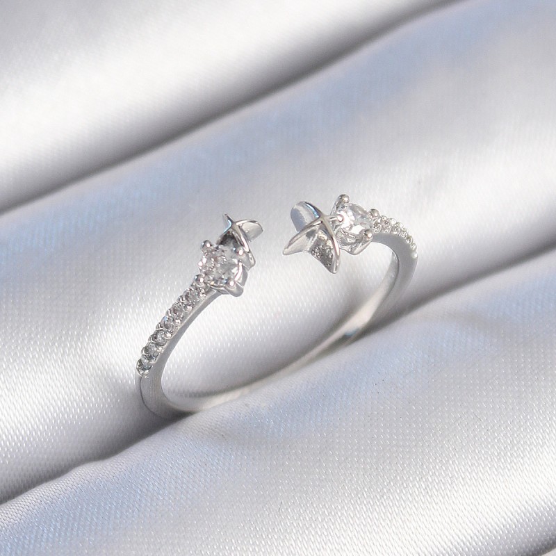 Pirinç Gümüş Renk Zirkon Taş Detay Yıldız Model Kadın Yüzük