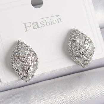 Pirinç Gümüş Renk Zirkon Taş İşlemeli Damla Model Kadın Küpe