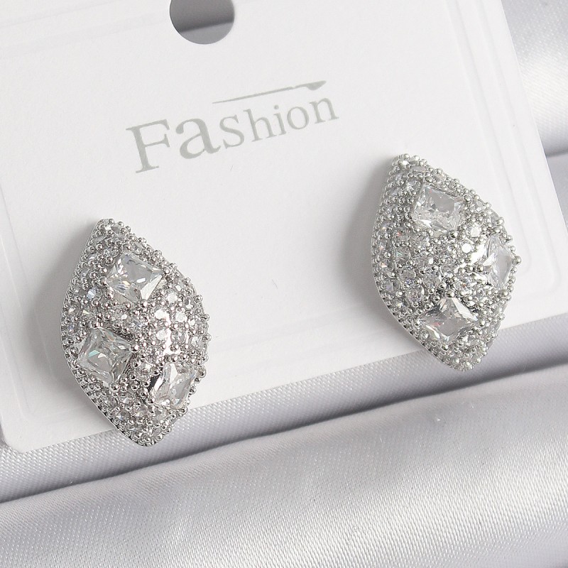 Pirinç Gümüş Renk Zirkon Taş İşlemeli Damla Model Kadın Küpe