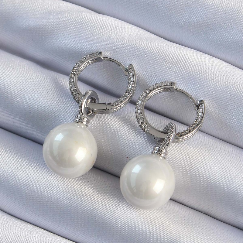 Pirinç Gümüş Renk Zirkon Taş Kaplama İnci Tasarımlı Kadın Küpe