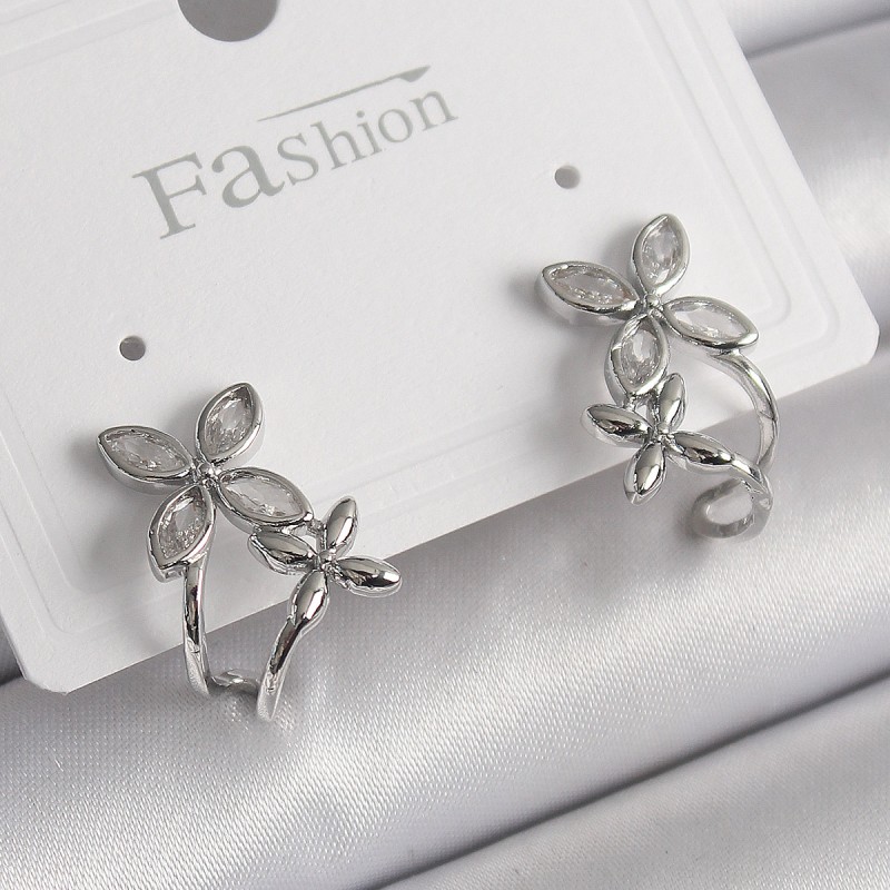 Pirinç Gümüş Renk Zirkon Taşlı 2'Li Çiçek Model Kadın Küpe