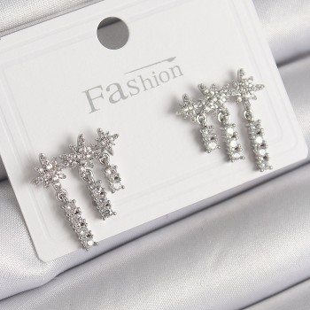 Pirinç Gümüş Renk Zirkon Taşlı 3'Lü Sallantı Yıldız Model Kadın Küpe