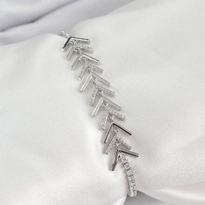 Pirinç Gümüş Renk Zirkon Taşlı Balık Sırtı Kadın Bileklik