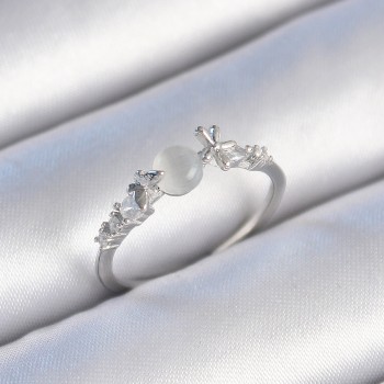 Pirinç Gümüş Renk Zirkon Taşlı Beyaz Mineli Kelebek Detay Kadın Yüzük