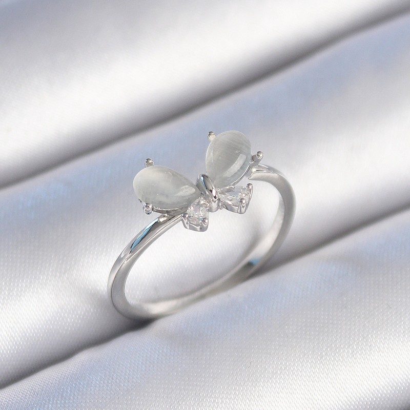 Pirinç Gümüş Renk Zirkon Taşlı Beyaz Mineli Kelebek Model Kadın Yüzük