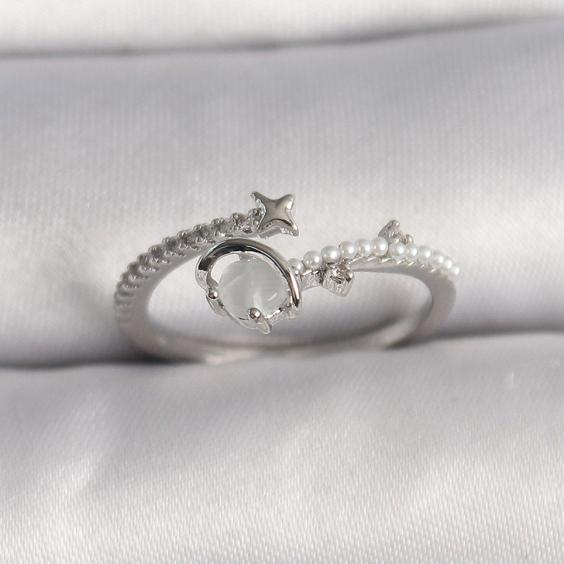 Pirinç Gümüş Renk Zirkon Taşlı Beyaz Mineli Yıldız Detay Ayarlanabilir Kadın Yüzük