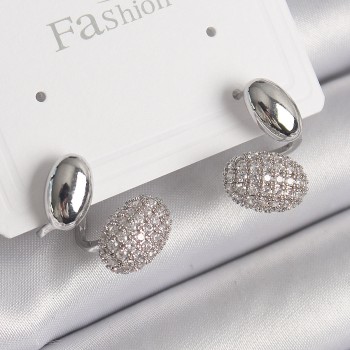 Pirinç Gümüş Renk Zirkon Taşlı Bombeli Model Kadın Küpe