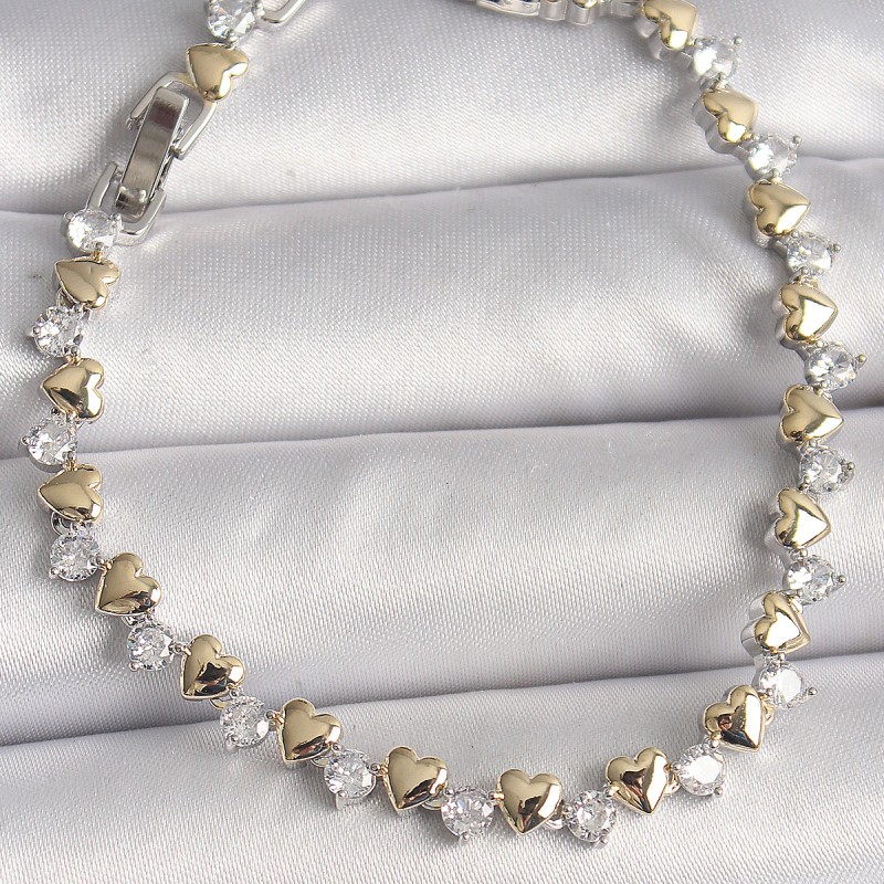 Pirinç Gümüş Renk Zirkon Taşlı Gold Kalpli VIP Seri Kadın Bileklik