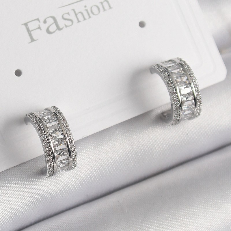 Pirinç Gümüş Renk Zirkon Taşlı Halka Model Kadın Küpe