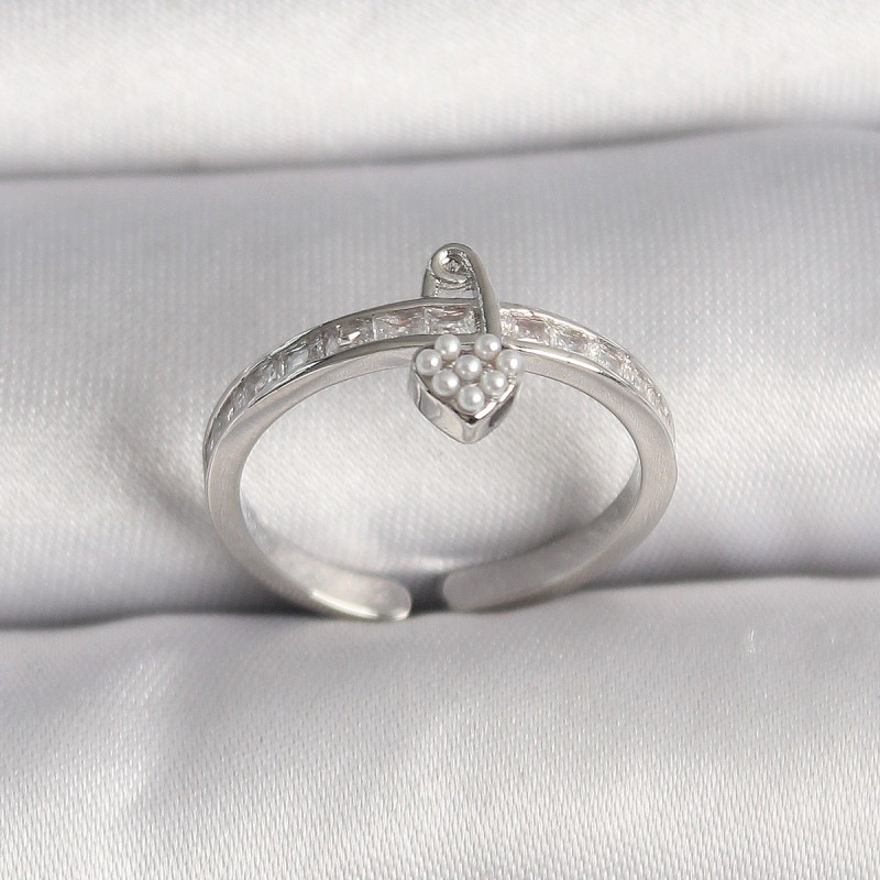 Pirinç Gümüş Renk Zirkon Taşlı İnci Detaylı Kilit Kalp Model Ayarlanabilir Yüzük