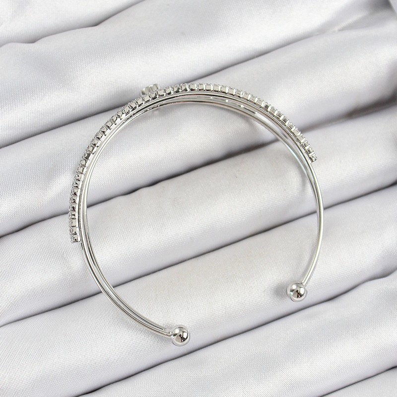 Pirinç Gümüş Renk Zirkon Taşlı Kalp Detaylı Kadın Bileklik