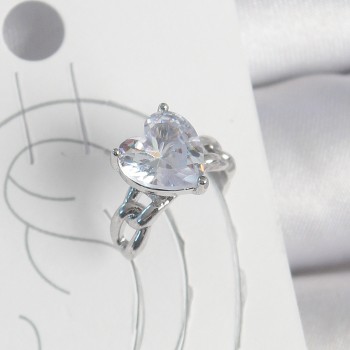 Pirinç Gümüş Renk Zirkon Taşlı Kalp Model Kadın Kıkırdak Küpe