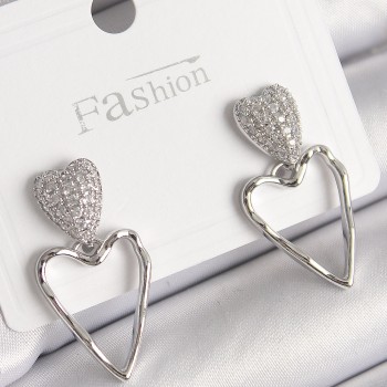 Pirinç Gümüş Renk Zirkon Taşlı Kalp Model Kadın Küpe