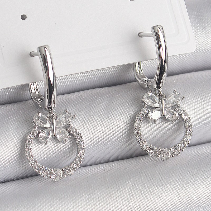 Pirinç Gümüş Renk Zirkon Taşlı Kelebek Figür Sallantı Detay Kadın Küpe