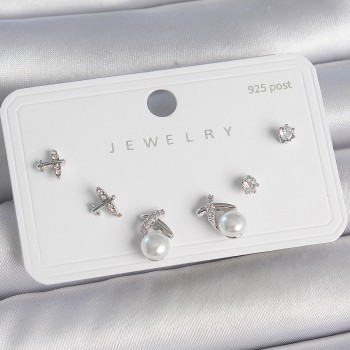 Pirinç Gümüş Renk Zirkon Taşlı Kelebek Model İnci Detay 925 Ayar Gümüş Çivi Kadın Küpe Seti