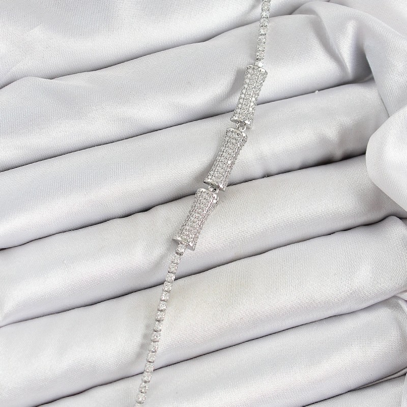 Pirinç Gümüş Renk Zirkon Taşlı Kemik Model Kadın Bileklik