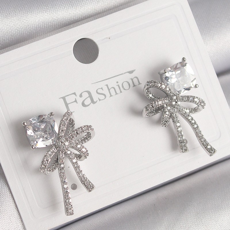 Pirinç Gümüş Renk Zirkon Taşlı Kurdele Model Kadın Küpe