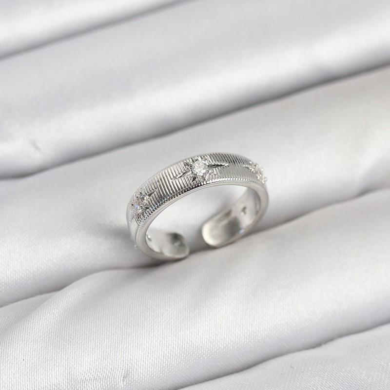 Pirinç Gümüş Renk Zirkon Taşlı Kutup Yıldızı Model Kadın Yüzük