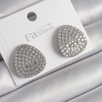 Pirinç Gümüş Renk Zirkon Taşlı Plaka Model Kadın Küpe