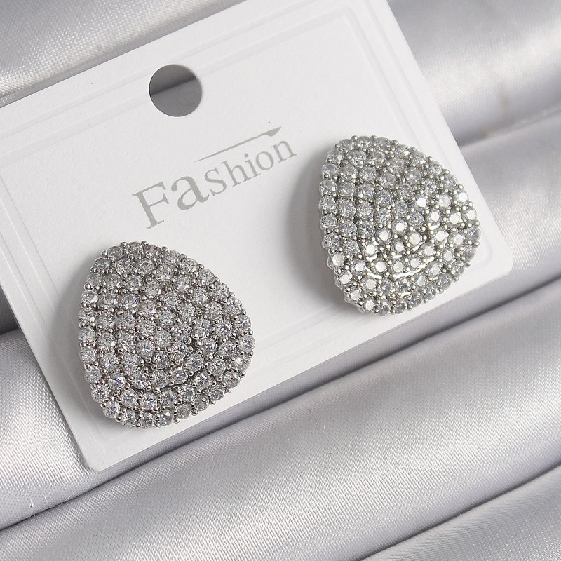 Pirinç Gümüş Renk Zirkon Taşlı Plaka Model Kadın Küpe