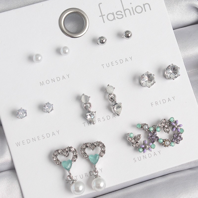 Pirinç Gümüş Renk Zirkon Taşlı Sallantılı Kalp Model Çiçek Detay 7 Çift Kadın Küpe Seti