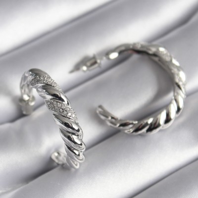 Pirinç Gümüş Renk Zirkon Taşlı Sarmal Model Kadın Küpe