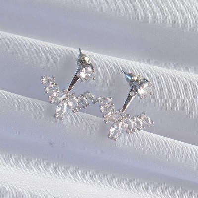 Pirinç Gümüş Renk Zirkon Taşlı V Model Küpe