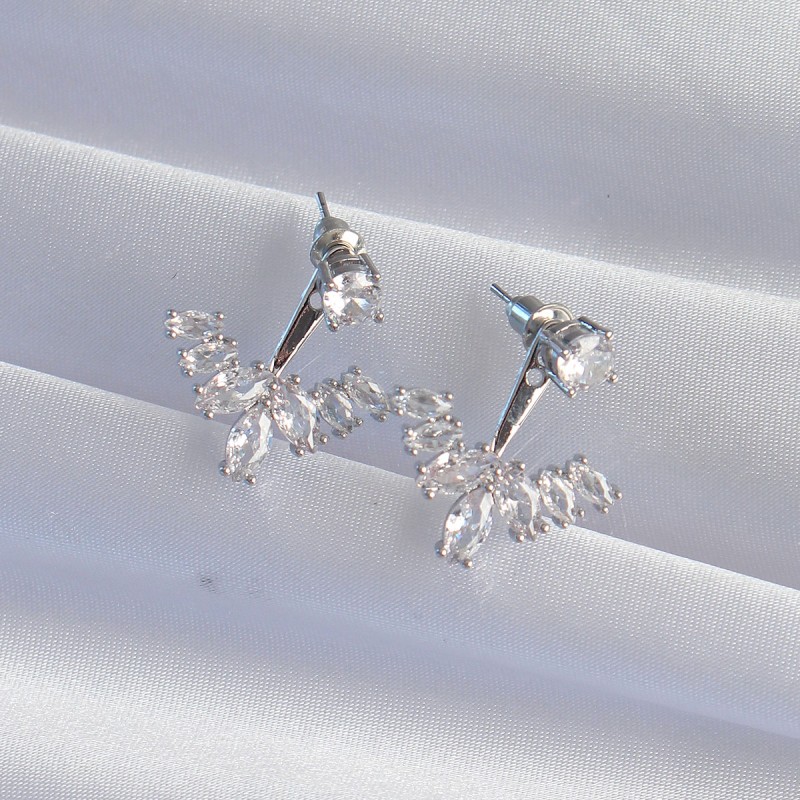 Pirinç Gümüş Renk Zirkon Taşlı V Model Küpe